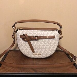 Michael Kors Emilia Crossbody - Practically New - Smoke & Pet Free